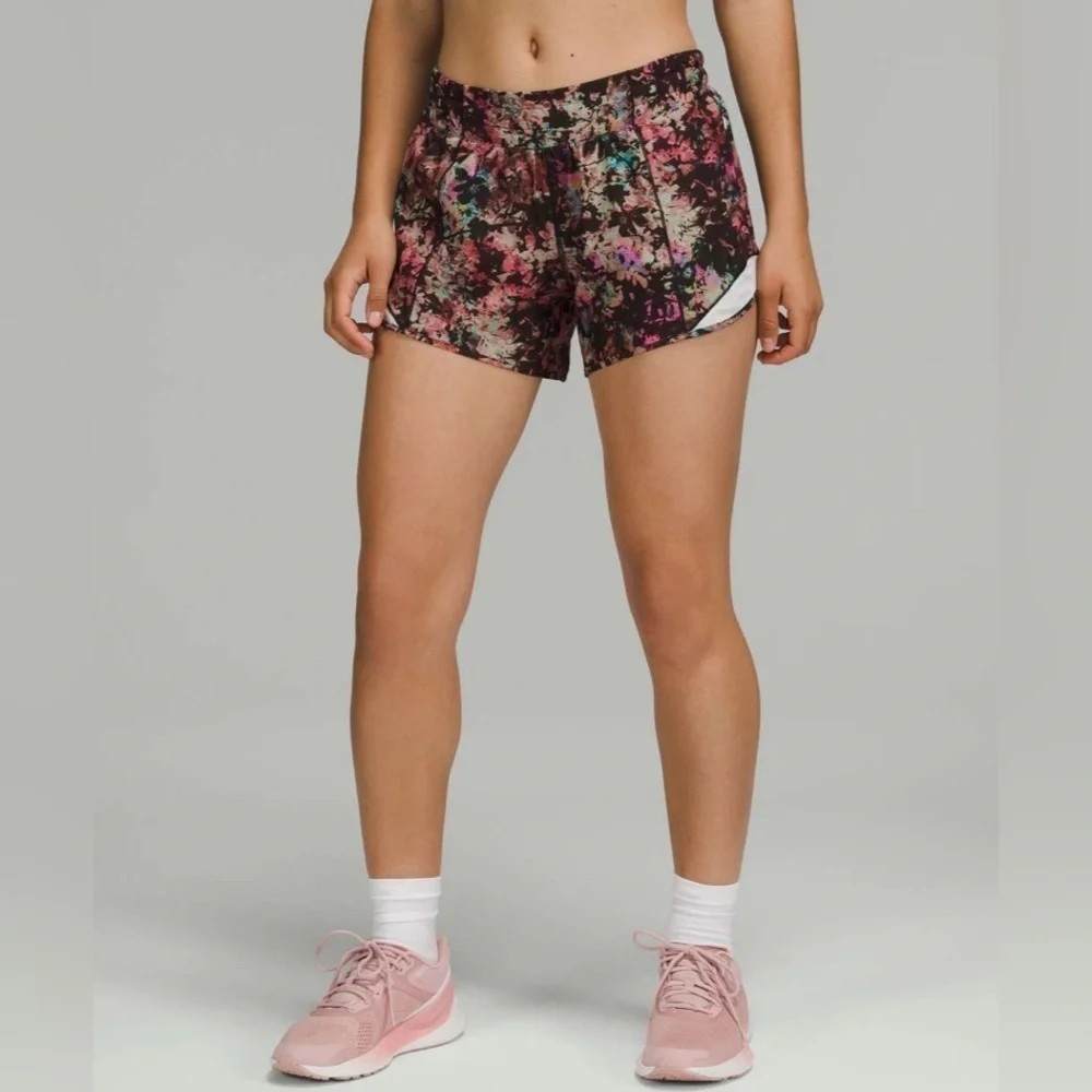 Lululemon Hotty Hot Low-Rise Lined Short 4